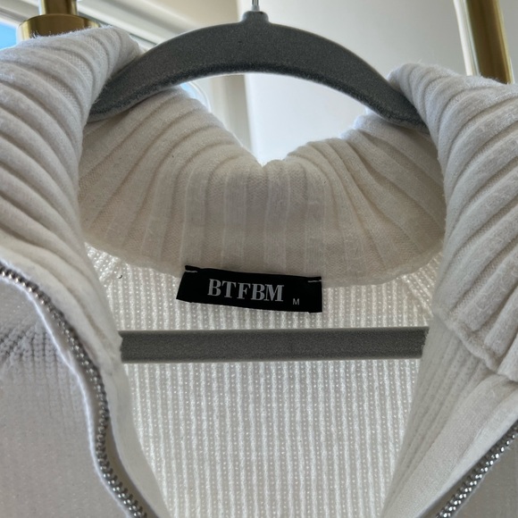 White zip up sweater - Picture 2 of 3